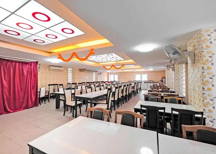 Отель Oyo 75362 Swagath 3*